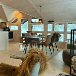 With A View And Close To Jotunheimen Ferienhaus Heggenes